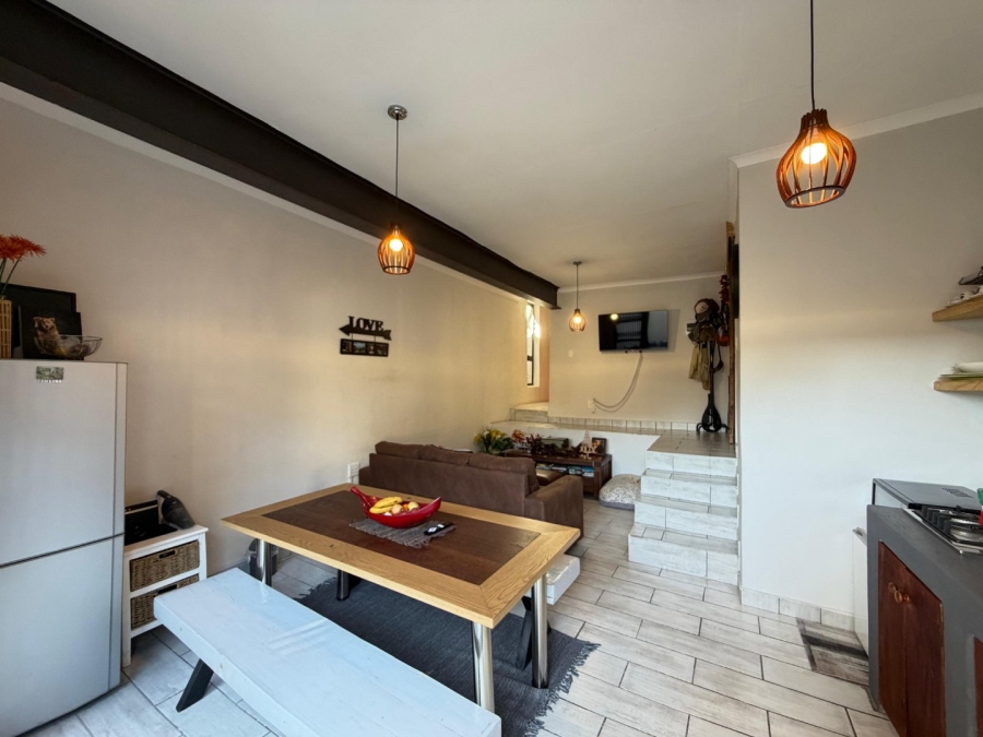 6 Bedroom Property for Sale in Vredehoek Western Cape